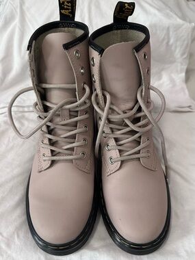 Dr. Martens Unisex Tan Leather Lace-Up Boots